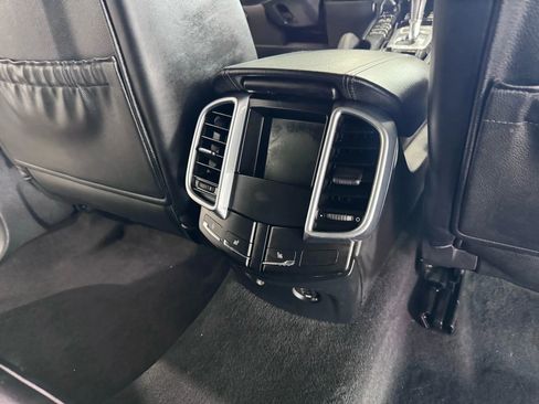 Used 2018 Porsche Cayenne Platinum Edition image 17