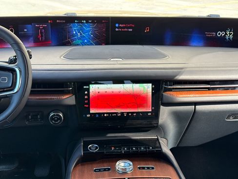 New 2025 Lincoln Navigator Black Label image 24