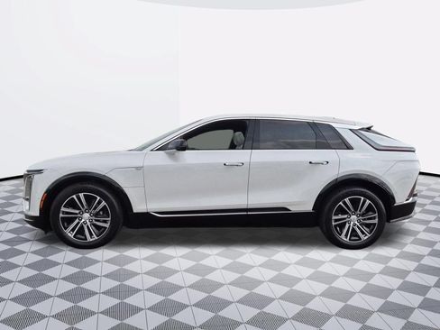 Used 2024 Cadillac Lyriq Luxury AWD/4WD image 4
