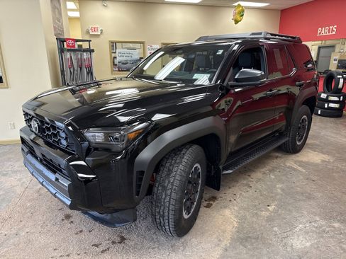 Used 2025 Toyota 4Runner TRD Off-Road Premium AWD/4WD image 3
