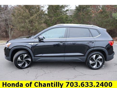 Used 2024 Volkswagen Taos SE image 4