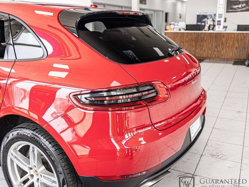 Used 2018 Porsche Macan AWD/4WD image 14
