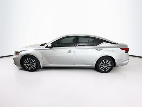 Used 2023 Nissan Altima 2.5 SV w/ SV Premium Package FWD image 4