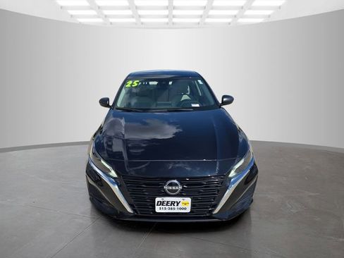 Used 2025 Nissan Altima 2.5 SV image 3