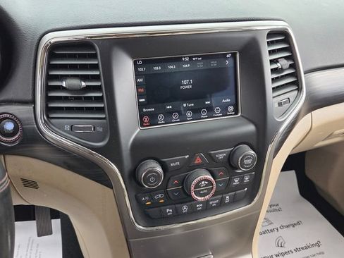Used 2019 Jeep Grand Cherokee Laredo RWD image 16