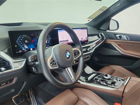 Used 2025 BMW X7 M60i image 19