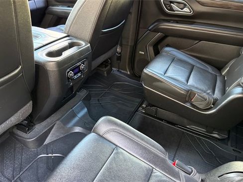 Used 2021 Chevrolet Suburban LT w/ LT Signature Package image 14