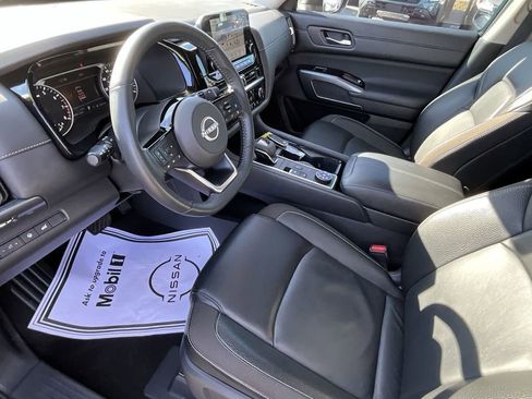 Certified 2024 Nissan Pathfinder SL w/ Lighting Package (N92) image 57