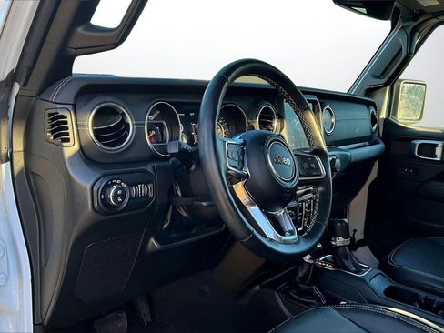 Certified 2022 Jeep Gladiator Overland w/ Popular Equipment Package image 18