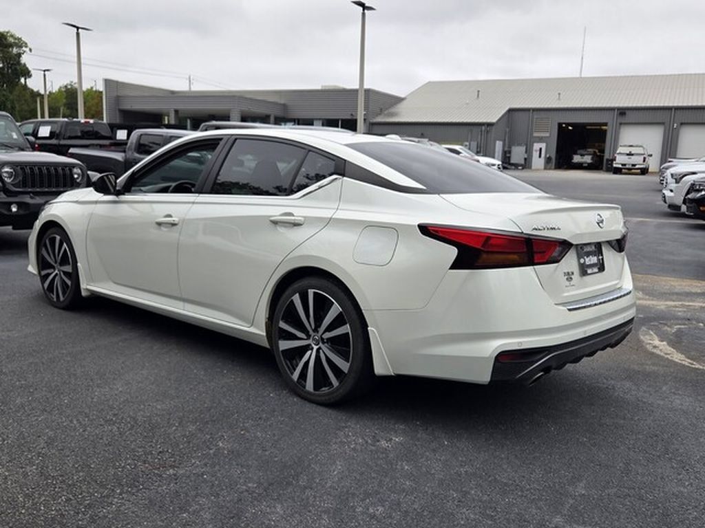 Used 2021 Nissan Altima 2.5 SR w/ SR Premium Package FWD image 11