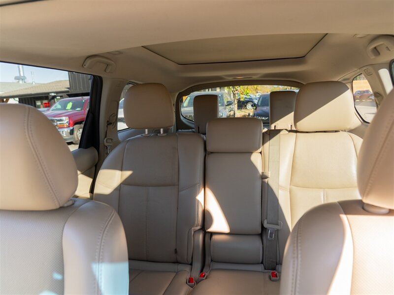 Used 2015 Nissan Pathfinder Platinum FWD image 23