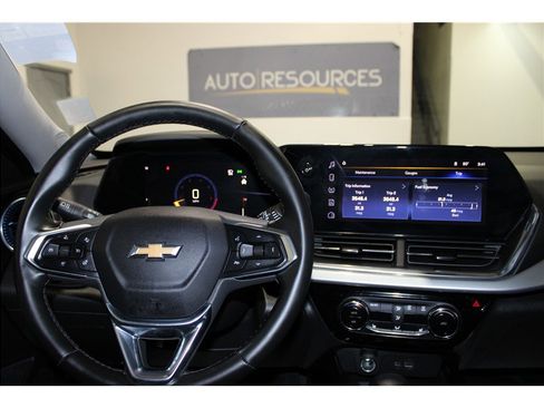 Used 2025 Chevrolet Trax LT w/ LT Convenience Package image 36