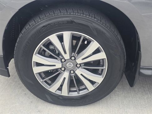 Used 2020 Nissan Pathfinder SV image 10