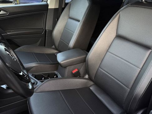 Used 2018 Volkswagen Tiguan SE AWD/4WD image 28