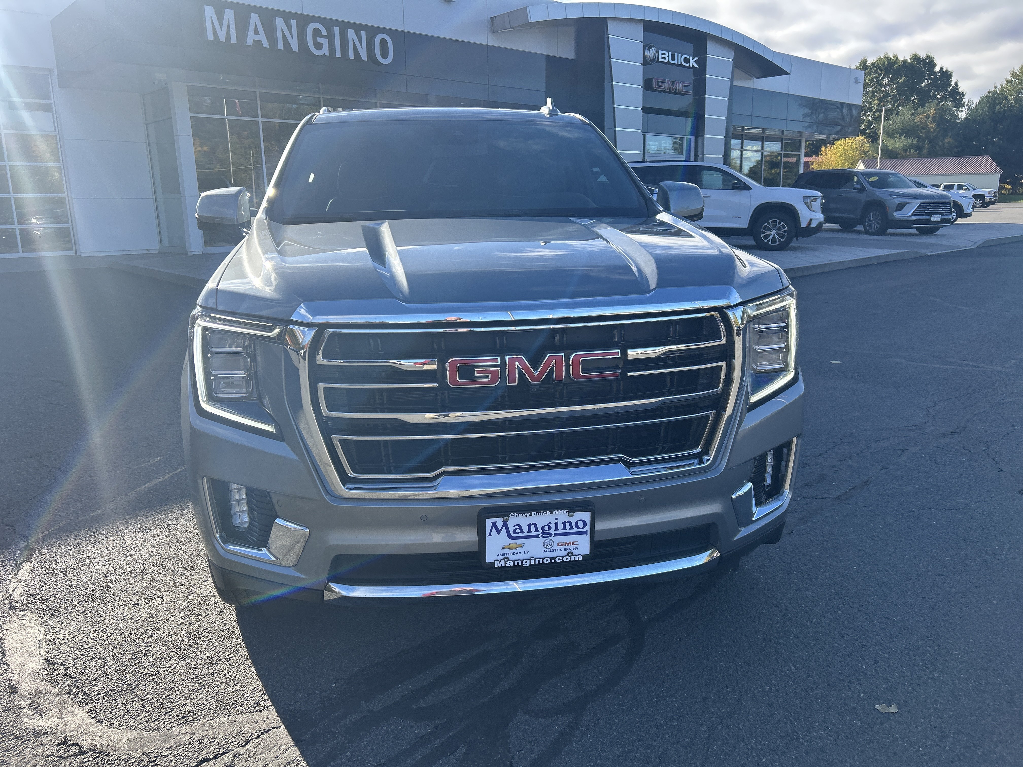 Used 2023 GMC Yukon XL SLT w/ SLT Luxury Package AWD/4WD image 18