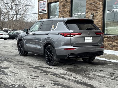 Used 2022 Mitsubishi Outlander SEL Black Edition image 3