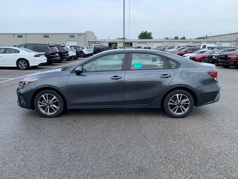 Used 2023 Kia Forte LXS FWD image 3