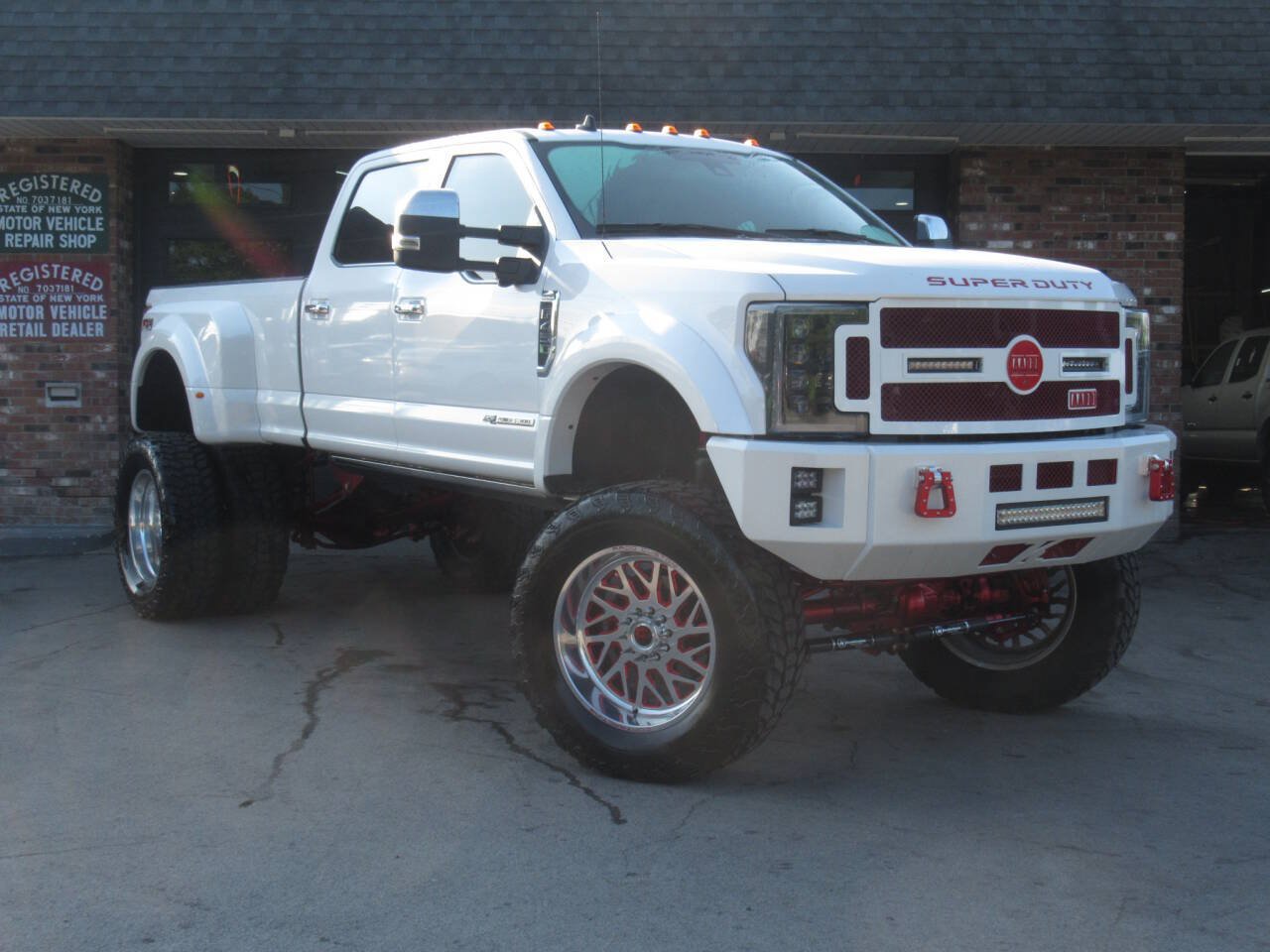 Used 2019 Ford F450 Platinum w/ Platinum Ultimate Package AWD/4WD image 2