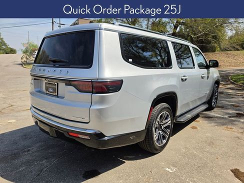 Used 2024 Jeep Wagoneer L Series II image 3