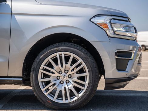 Used 2024 Ford Expedition Limited image 9