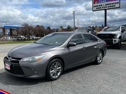Used 2016 Toyota Camry SE image 1