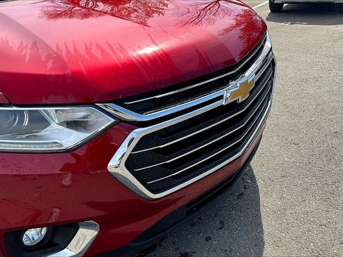 Used 2021 Chevrolet Traverse LT image 25