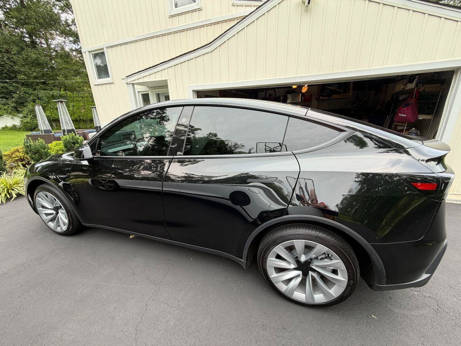 Used 2026 Tesla Model Y AWD image 4
