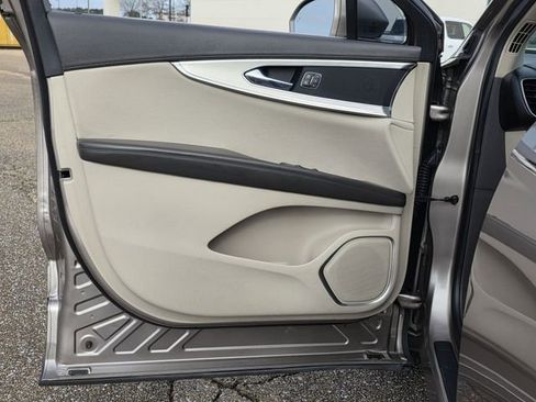 Used 2019 Lincoln Nautilus FWD image 15