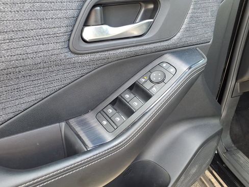Used 2023 Nissan Rogue SV AWD/4WD image 19