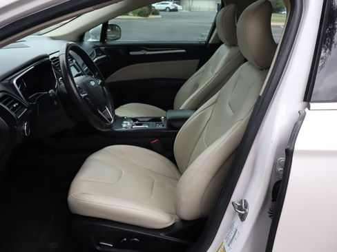 Used 2017 Ford Fusion Energi Titanium FWD image 19