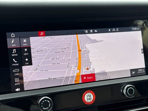 Certified 2025 Porsche Macan image 22