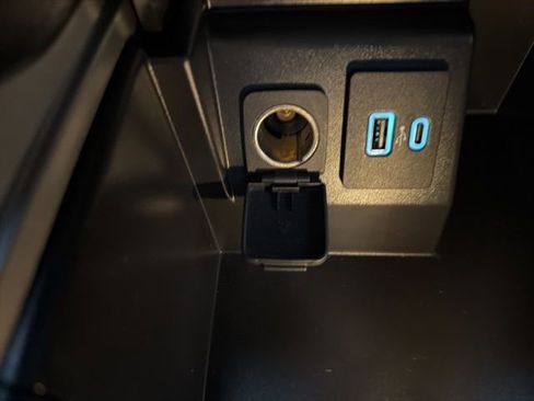 Used 2021 Ford Explorer XLT w/ Equipment Group 202A image 37