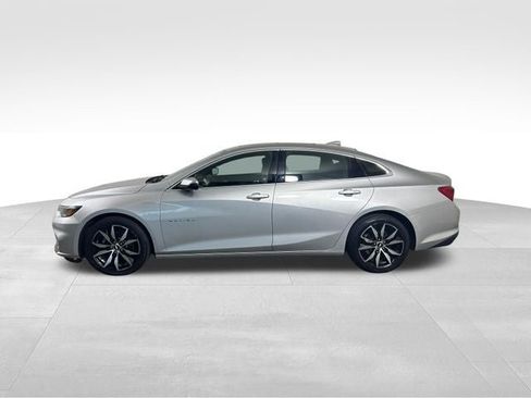 Used 2018 Chevrolet Malibu LT FWD image 2