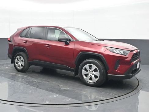 Used 2022 Toyota RAV4 LE image 9