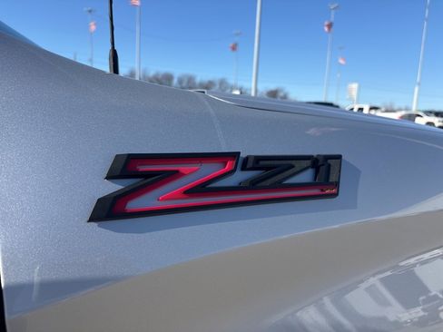 Used 2021 Chevrolet Silverado 1500 LT Trail Boss w/ Convenience Package II image 12