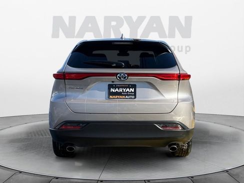 Used 2023 Toyota Venza LE image 6