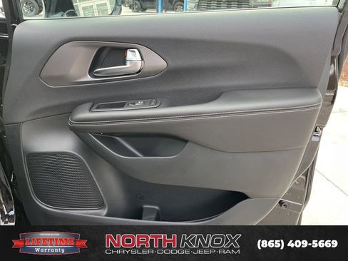 New 2026 Chrysler Pacifica Select image 26