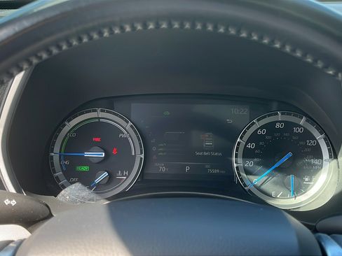 Used 2020 Toyota Highlander XLE image 16