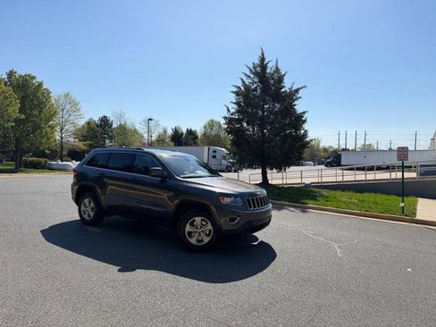 Used 2016 Jeep Grand Cherokee Laredo w/ Quick Order Package 23E image 2