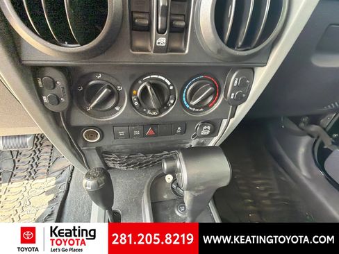 Used 2010 Jeep Wrangler Unlimited Rubicon w/ Trailer Tow Group AWD/4WD image 17