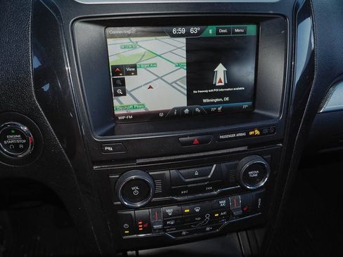 Used 2016 Ford Explorer XLT w/ Equipment Group 202A FWD image 9