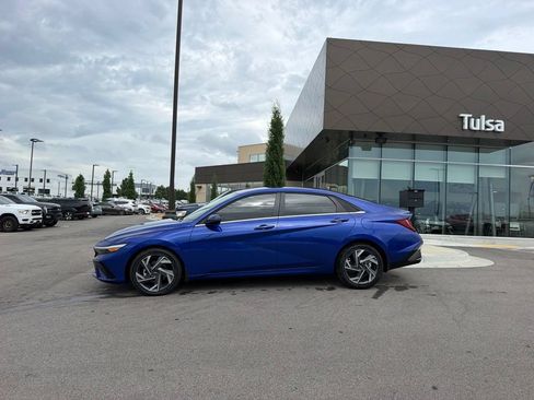 Used 2026 Hyundai Elantra Limited FWD image 6