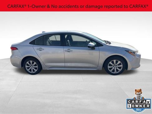 Used 2025 Toyota Corolla LE image 2