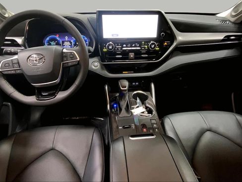 New 2026 Toyota Highlander Platinum AWD/4WD image 5