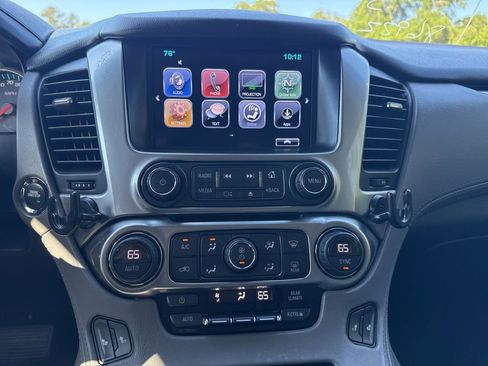 Used 2018 Chevrolet Suburban LT w/ Luxury Package RWD image 17