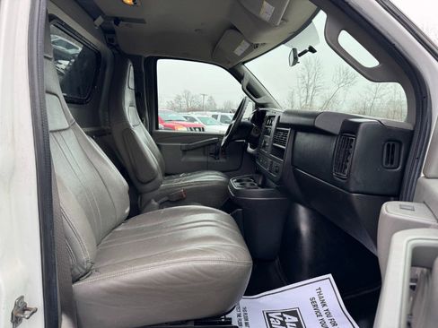 Used 2016 Chevrolet Express 2500 image 18