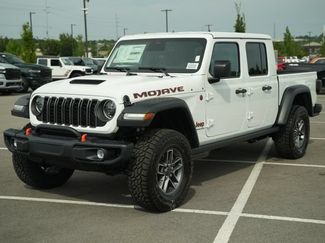 New 2026 Jeep Gladiator Mojave w/ Steel Bumper Group AWD/4WD video 3