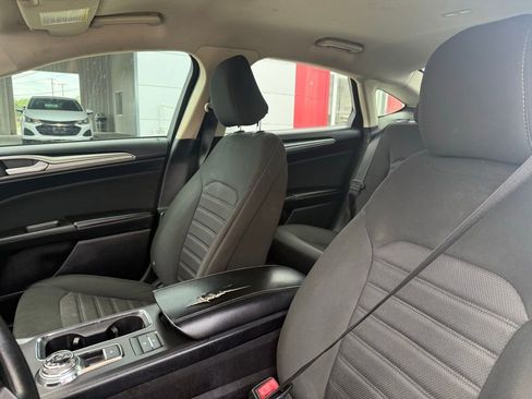 Used 2020 Ford Fusion SE FWD image 10