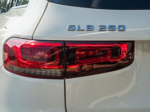 Certified 2022 Mercedes-Benz GLB 250 4MATIC image 7