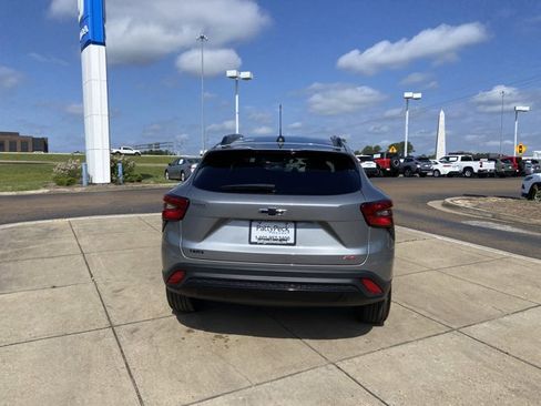 Used 2025 Chevrolet Trax RS image 17